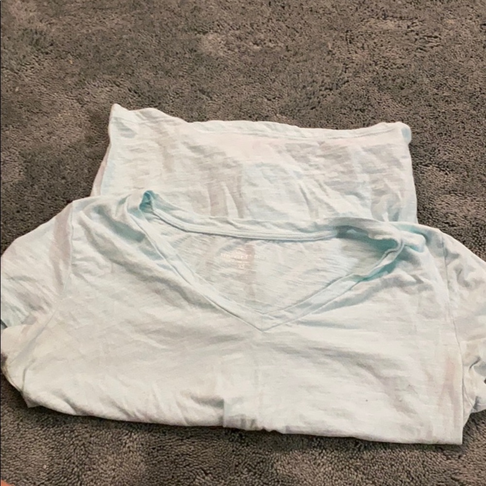 vineyard vines v neck t shirt